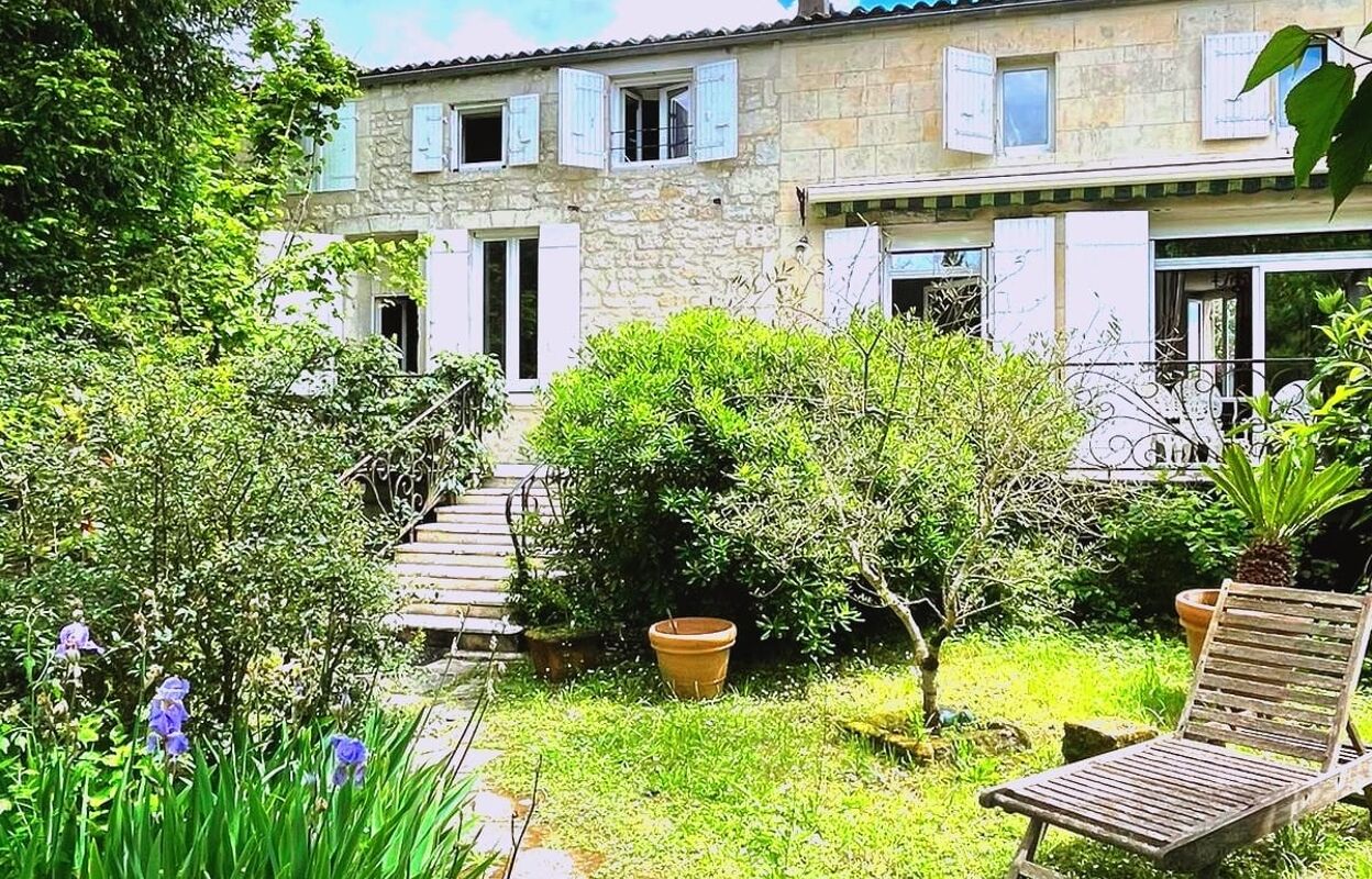 maison 8 pièces 271 m2 à vendre à Saintes (17100)