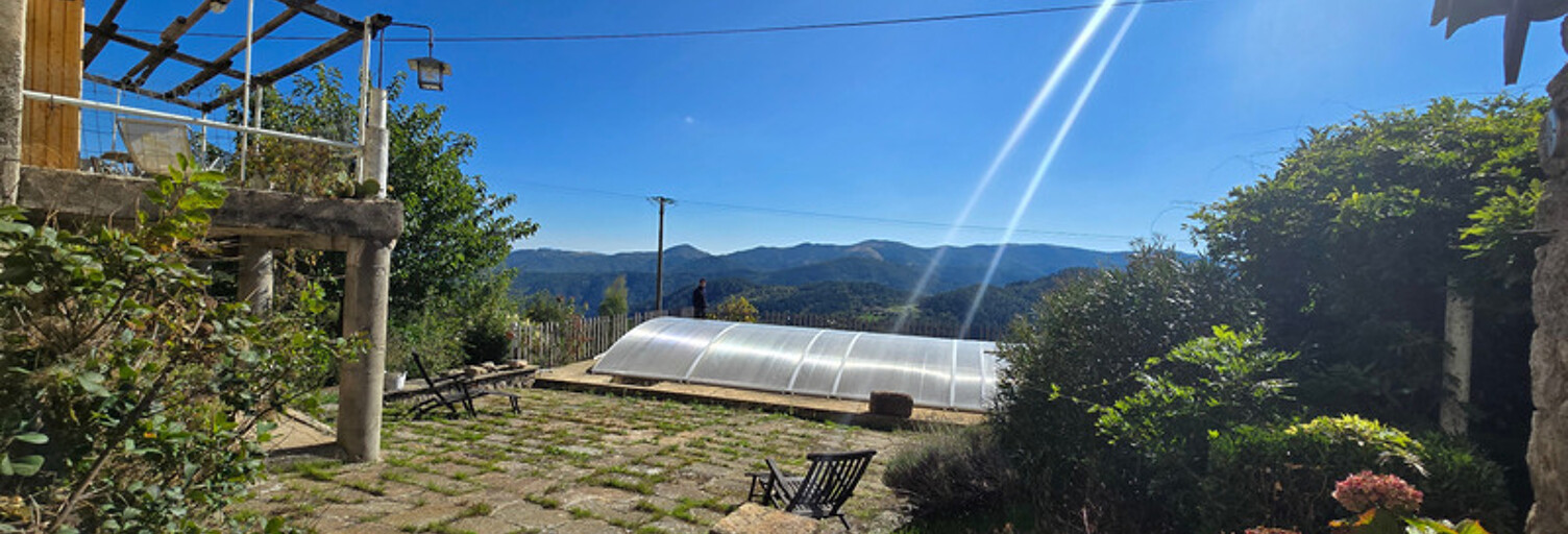 Maison 8 Pièces 250 m² à vendre à Saint-Michel-de-Chabrillanoux (07360)