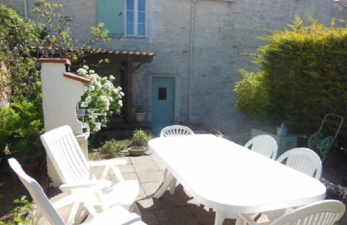 Vente maison 7 pièces 230 m² Ballon (17290) — photo 3