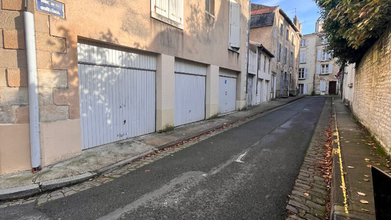 garage  pièces 8 m2 à louer à Poitiers (86000)