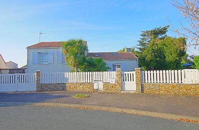 vente maison 346 500 € à proximité de Saint-Hilaire-la-Forêt (85440)