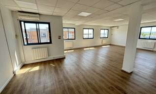 Bureau  323 m² à louer à Chassieu (69680)