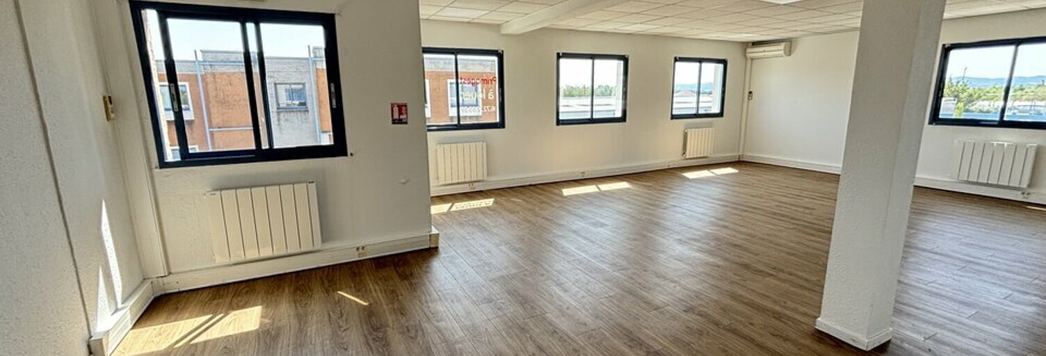 Bureau  323 m² à louer à Chassieu (69680)