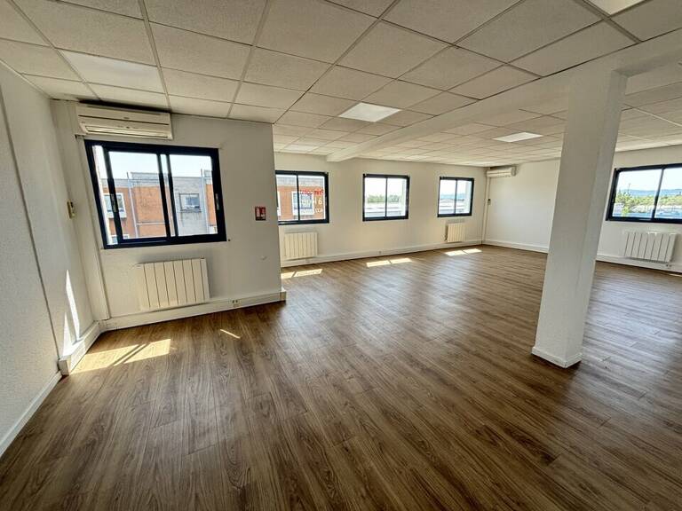 BUREAUX à LOUER — photo 1
