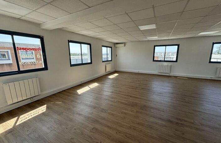 BUREAUX à LOUER — photo 2