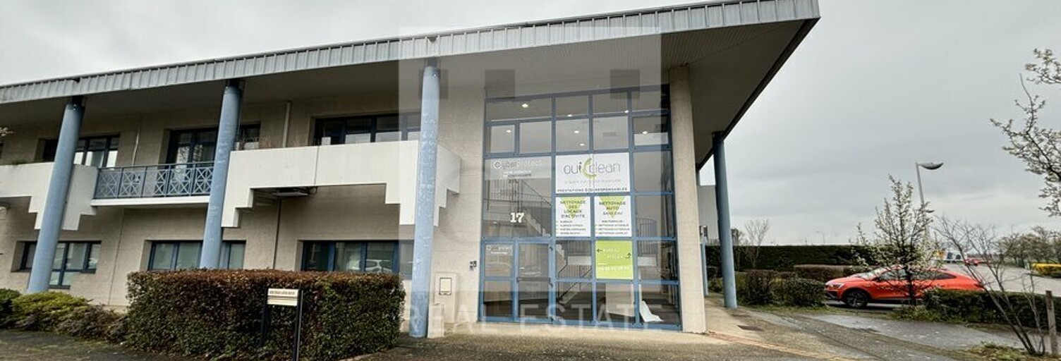 Bureau  284 m² à louer à Bron (69500)