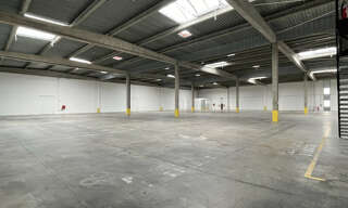 Commerce  12857 m² à louer à Corbas (69960)