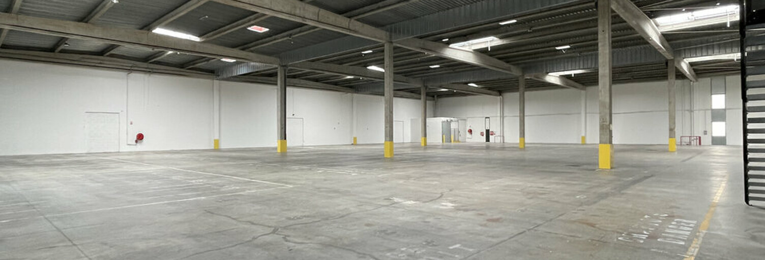 Commerce  12857 m² à louer à Corbas (69960)