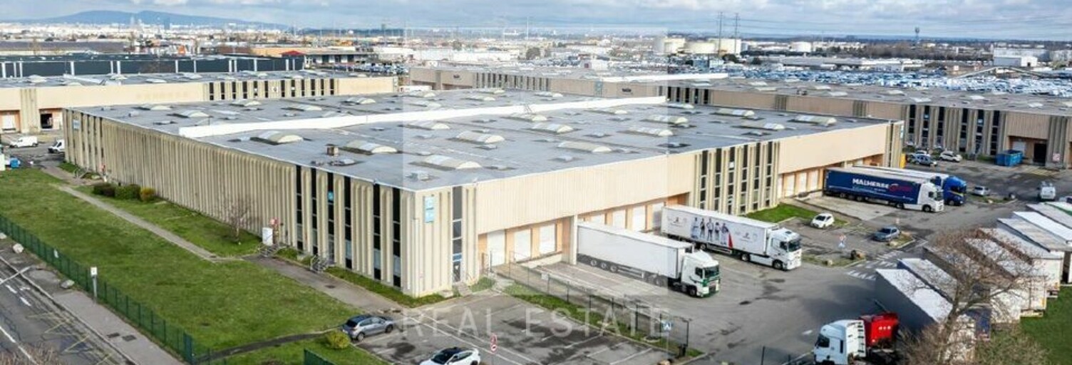 Commerce  8015 m² à louer à Corbas (69960)