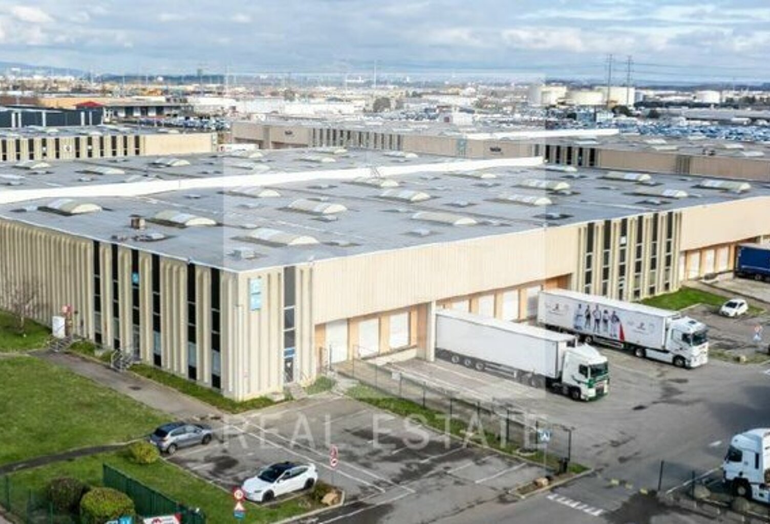 ENTREPOT LOGISTIQUE à LOUER — photo 1