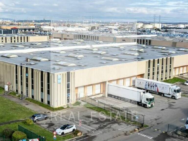 ENTREPOT LOGISTIQUE à LOUER — photo 1