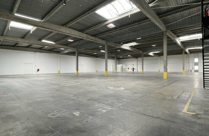 ENTREPOT LOGISTIQUE à LOUER — photo 2