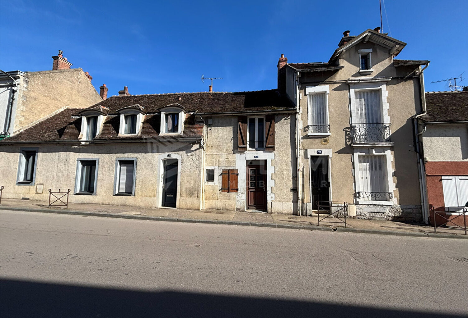 Ensemble immobilier idéalement situé en centre ville. — photo 1
