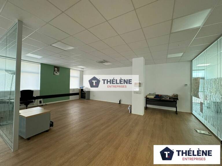 BUREAUX à LOUER — photo 1