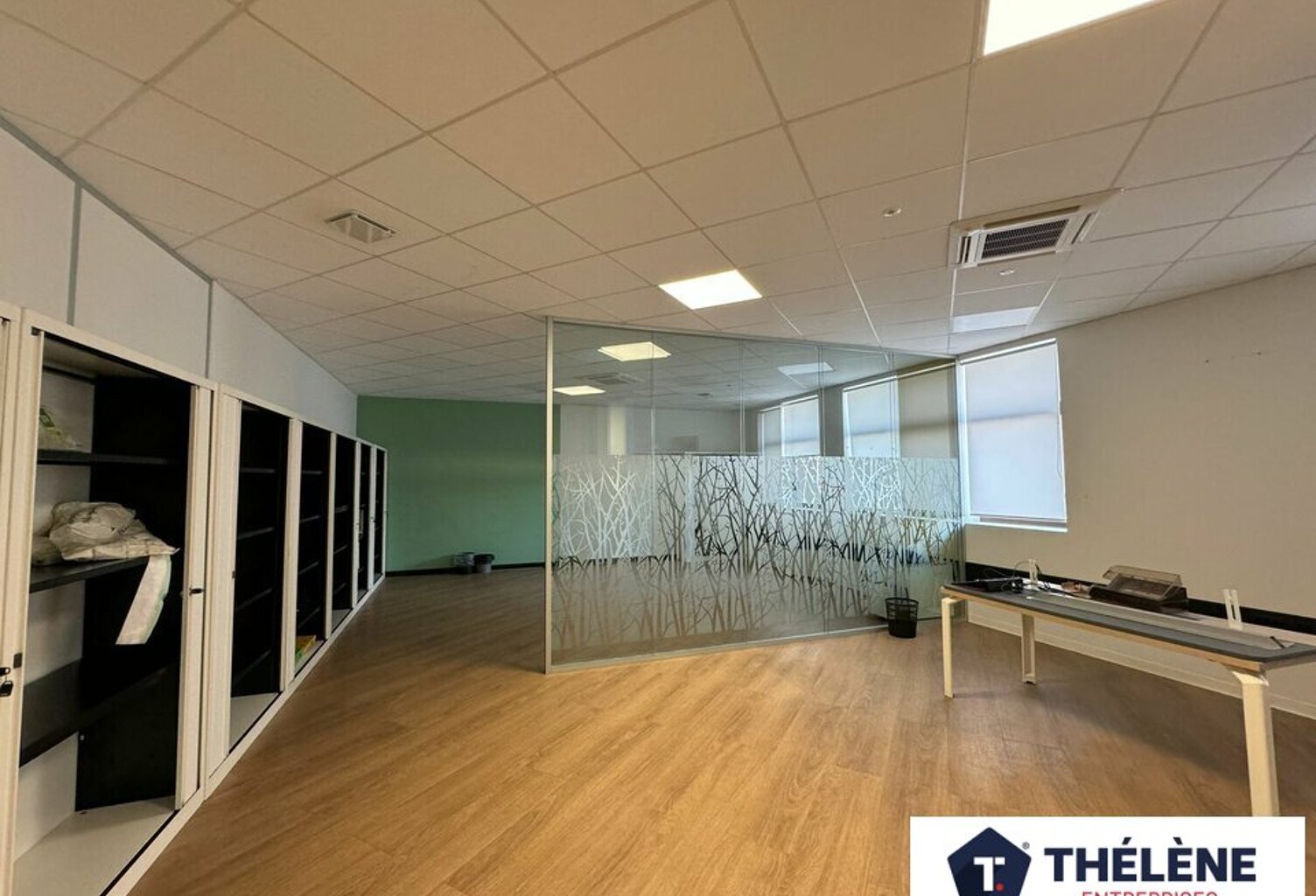BUREAUX à LOUER — photo 1