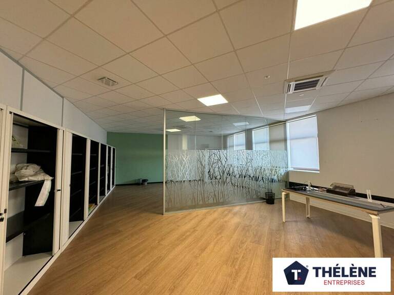 BUREAUX à LOUER — photo 1