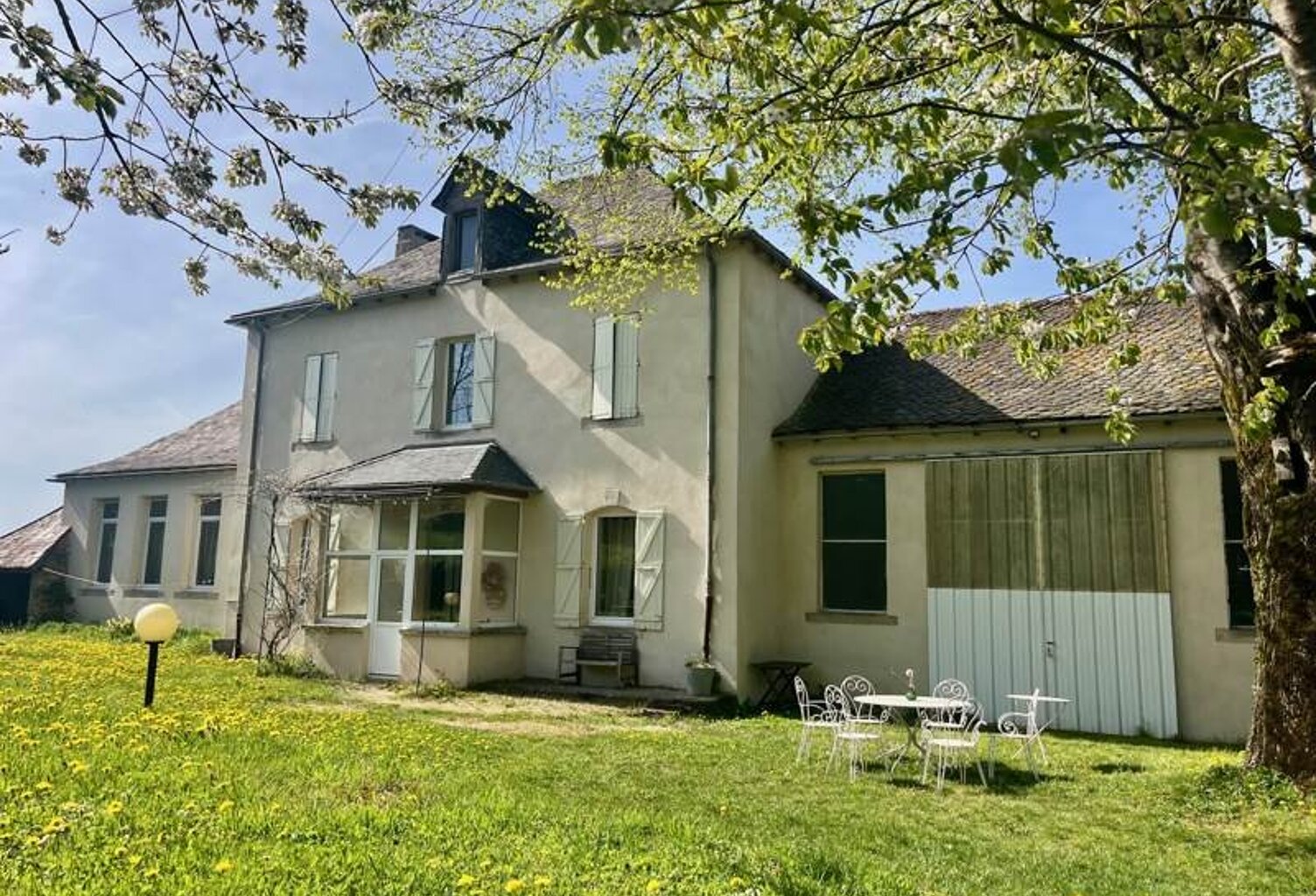 Maison en pierre de 6 pièces principales — photo 1