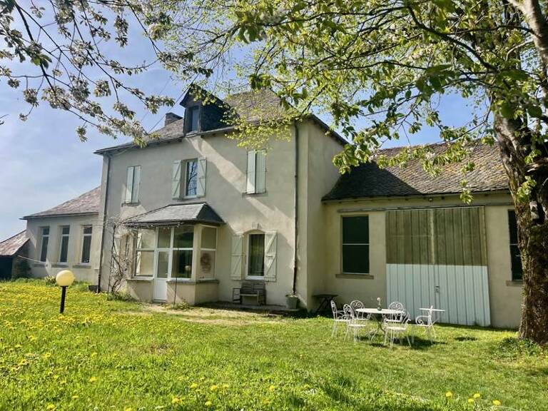 Maison en pierre de 6 pièces principales — photo 1