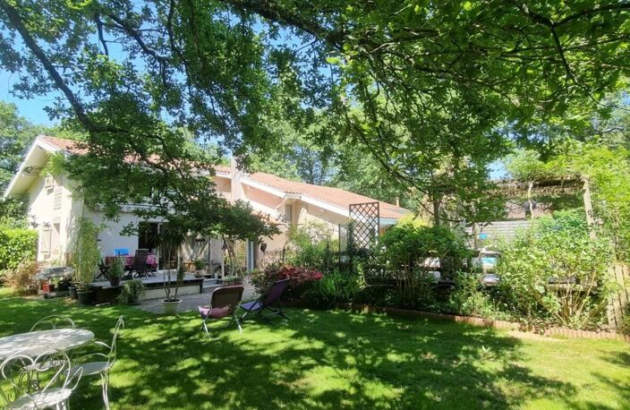 Maison d'architecte de 140 m² avec piscine sur 3000 m² de terrain — photo 3