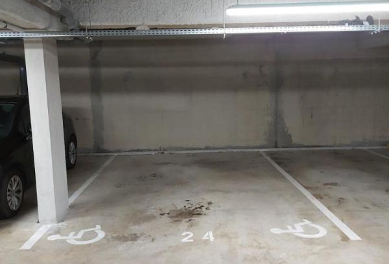 EMPLACEMENT STATIONNEMENT PMR — photo 1
