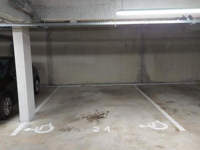EMPLACEMENT STATIONNEMENT PMR — photo du bien