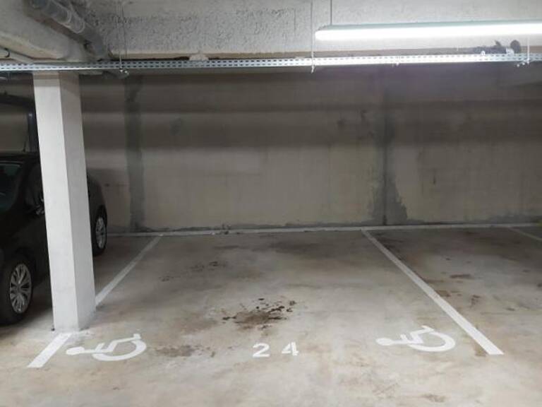 EMPLACEMENT STATIONNEMENT PMR — photo 1