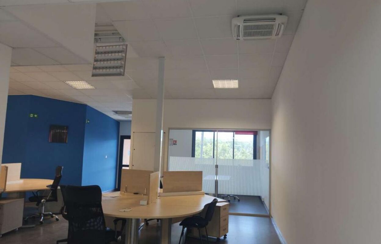 bureau  pièces 90 m2 à louer à Saint-Louis (97450)