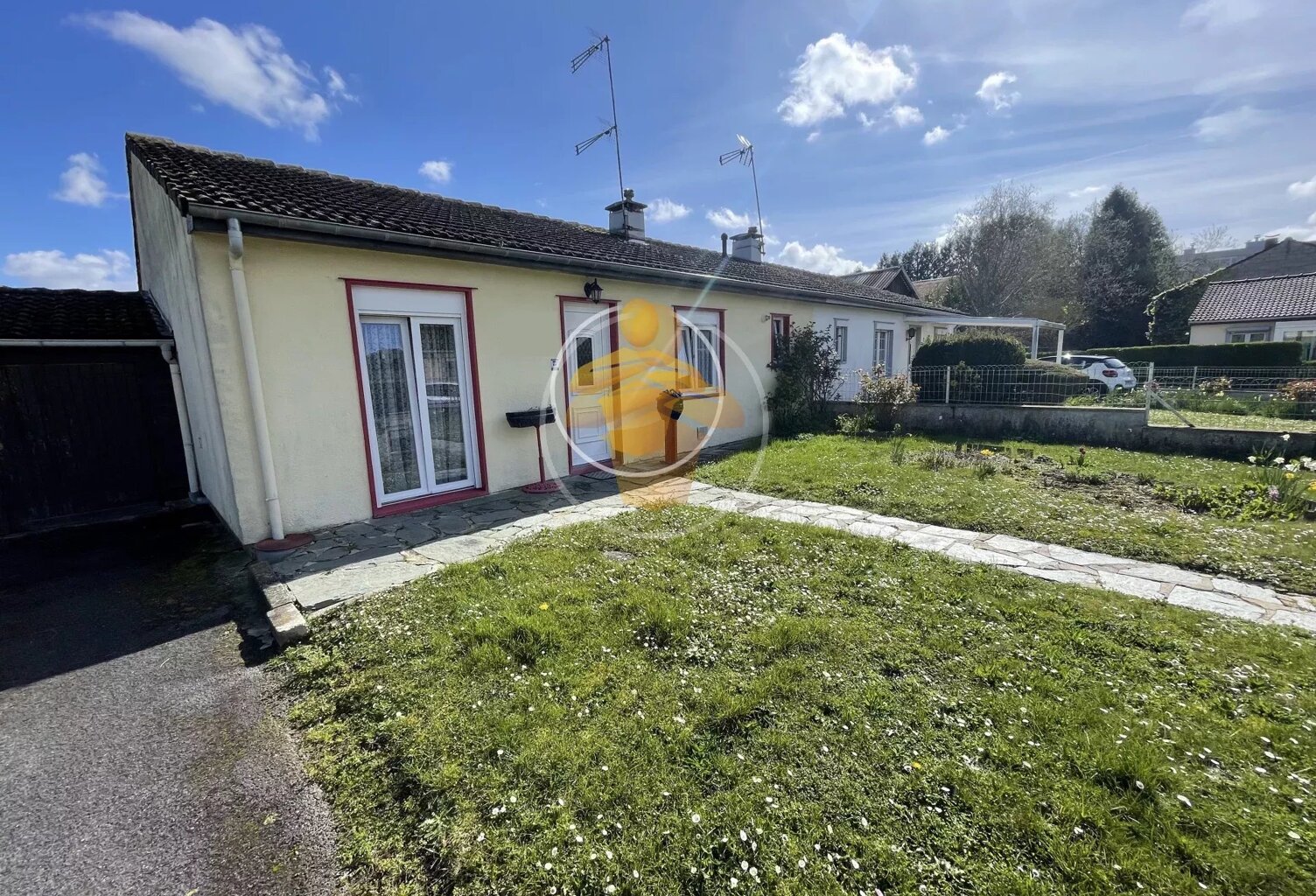 Maison Semi Mitoyenne Secteur Chauny — photo 1