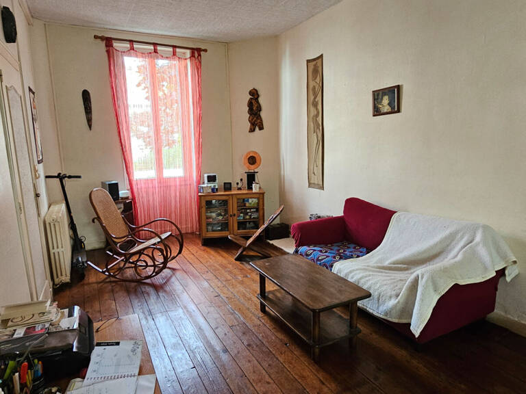 SAINTES - Maison — photo 1
