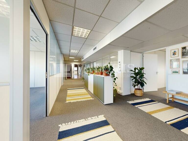 BUREAUX à LOUER — photo 1