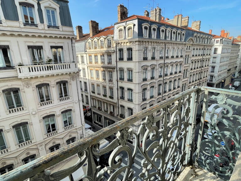 Lyon 2, le standing de la Presqu'ile ; Plateau complet de bureaux ; 2 portes palières et 3 expositions. — photo 1