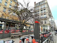 Lyon 2, le standing de la Presqu'ile ; Plateau complet de bureaux ; 2 portes palières et 3 expositions. — photo 4