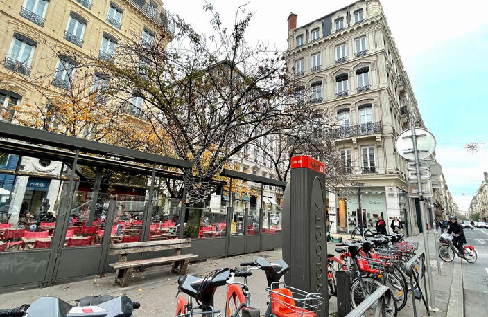 Lyon 2, le standing de la Presqu'ile ; Plateau complet de bureaux ; 2 portes palières et 3 expositions. — photo 4