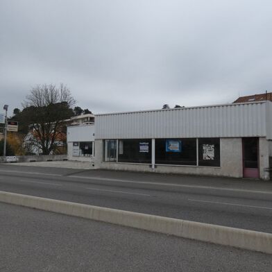 Commerce  313800 €