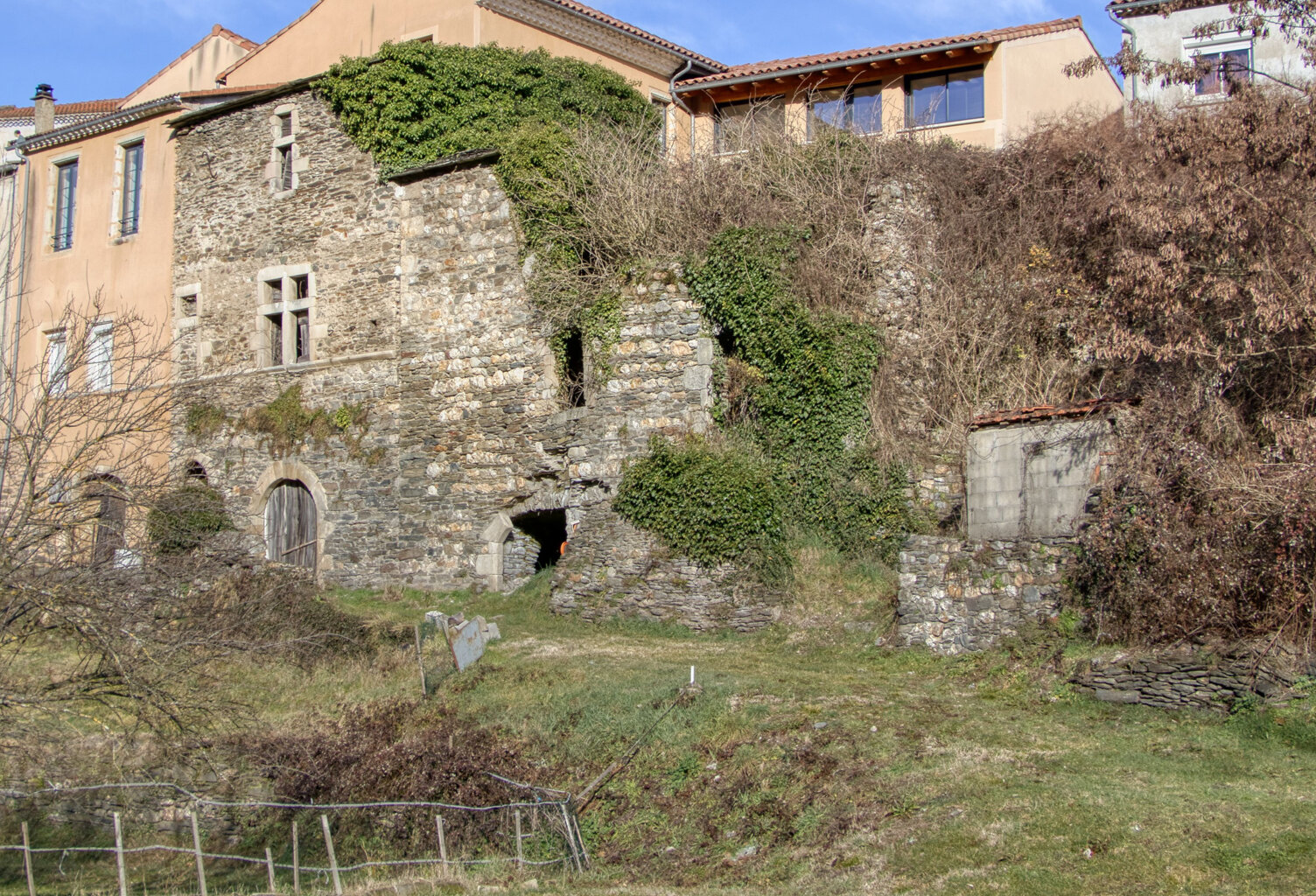  Centre village, maison avec terrain — photo 1
