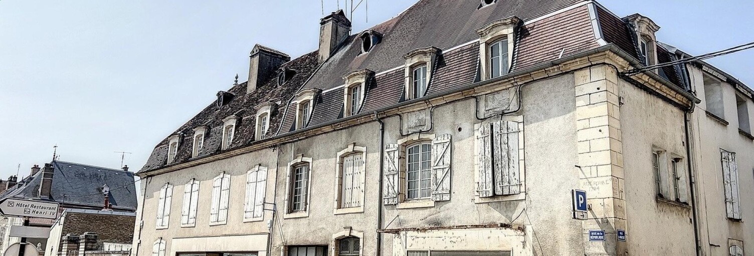 Maison 17 Pièces 482 m² à vendre à Champlitte (70600)