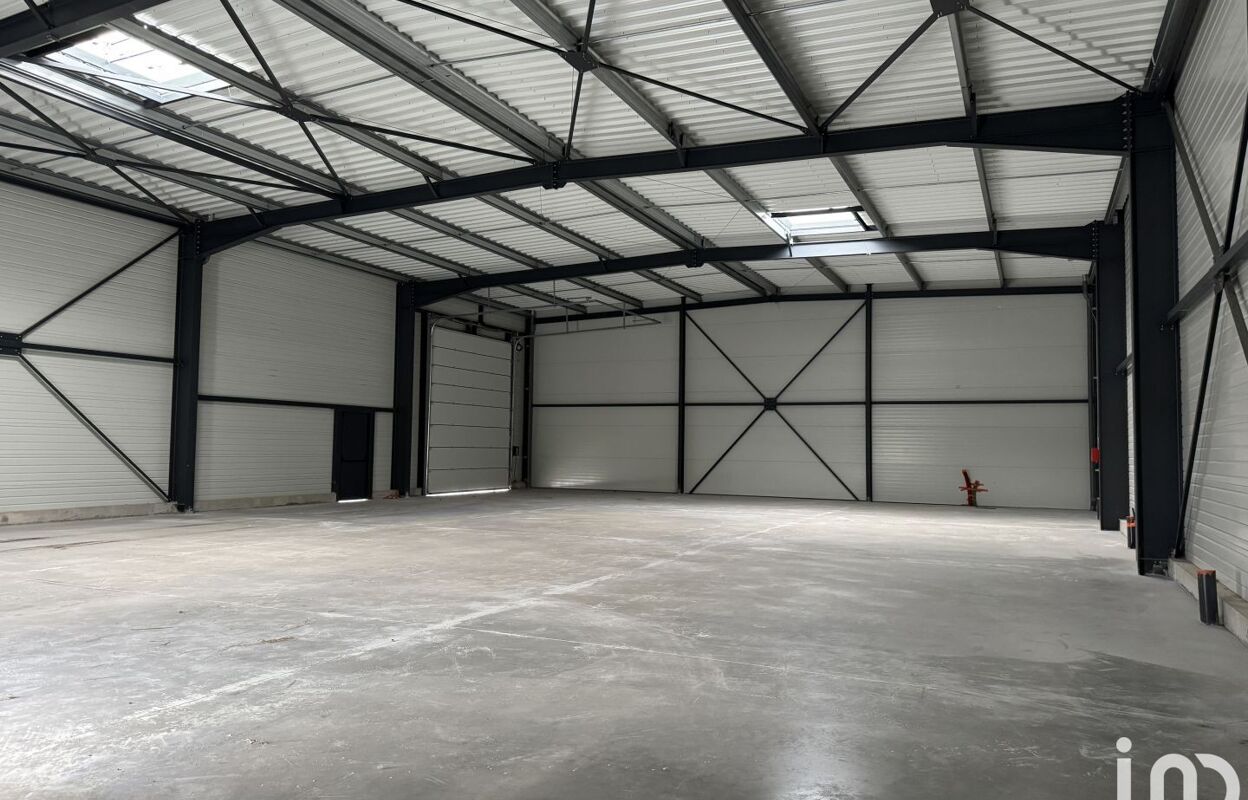 commerce  pièces 421 m2 à louer à Azay-le-Brûlé (79400)