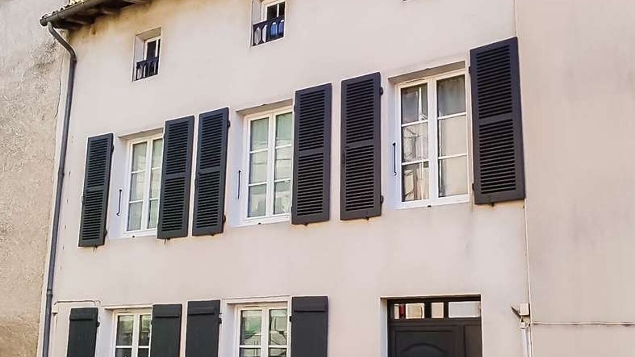 maison 4 pièces 109 m2 à vendre à Rochechouart (87600)