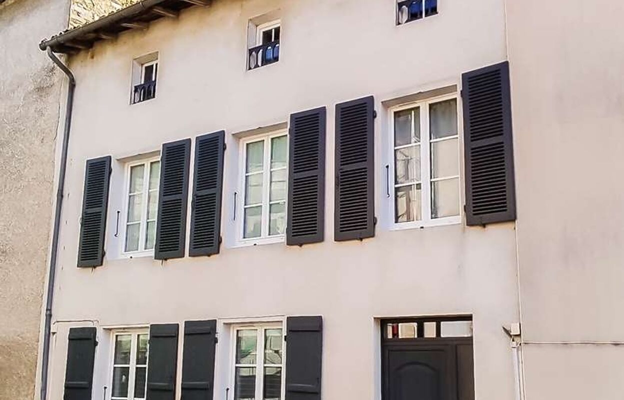 maison 4 pièces 109 m2 à vendre à Rochechouart (87600)