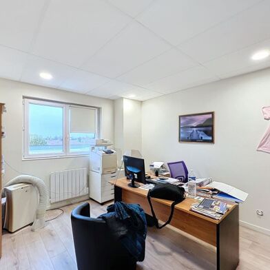Bureau  375 €