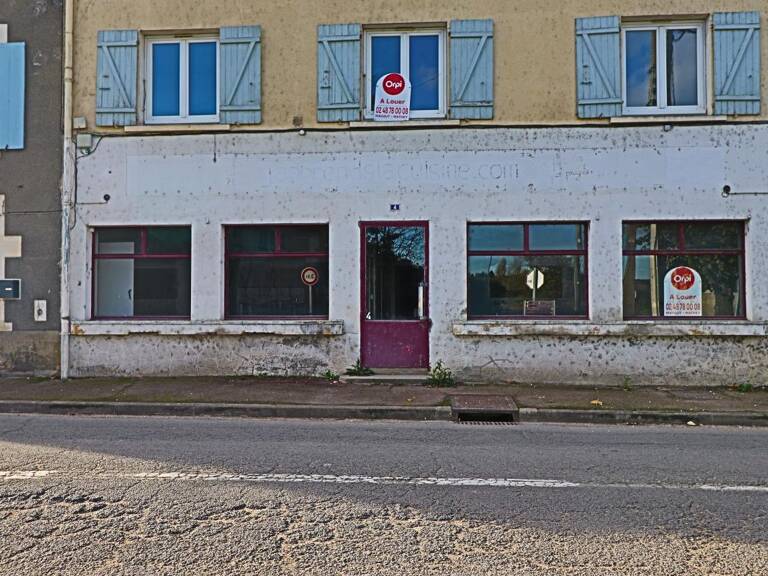Idéal Artisan / Commerce : Grand local de 116 m² sur axe passant – Saint-Satur — photo 1