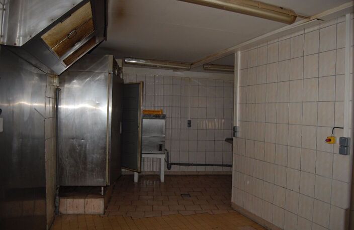 Idéal Artisan / Commerce : Grand local de 116 m² sur axe passant – Saint-Satur — photo 2