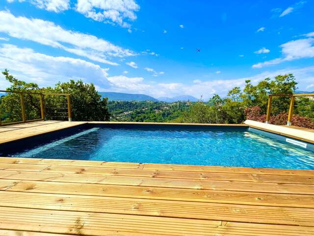 Villa avec piscine et vue panoramique — photo du bien