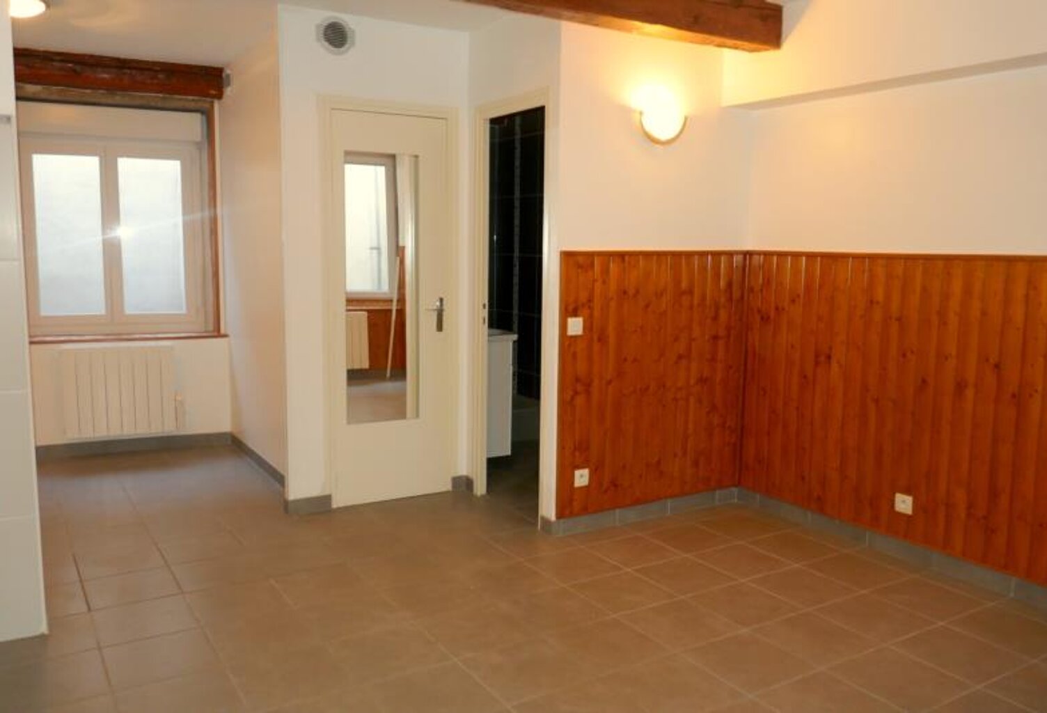 A LOUER - Studio - Centre-ville de VIENNE (38200) — photo 1