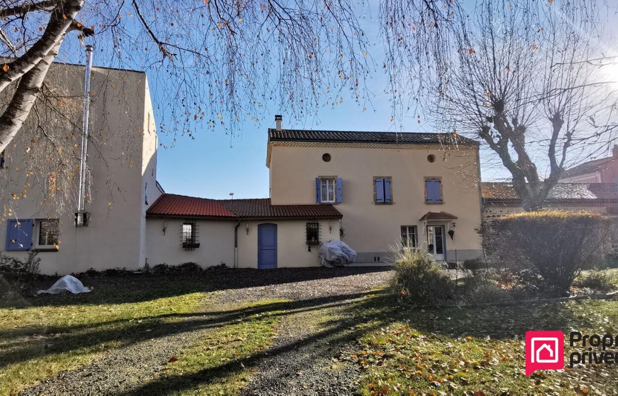 maison 11 pièces 242 m2 à vendre à Varennes-sur-Usson (63500)