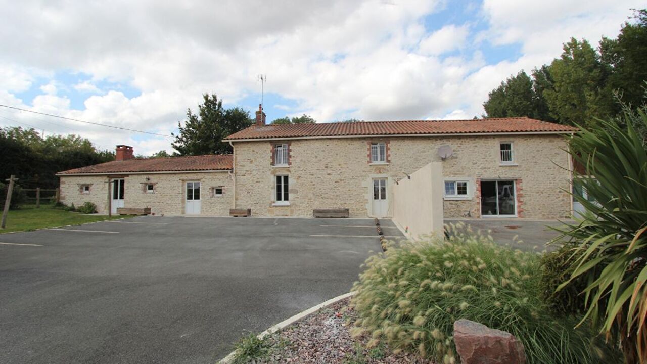 maison 12 pièces 294 m2 à vendre à Fontenay-le-Comte (85200)