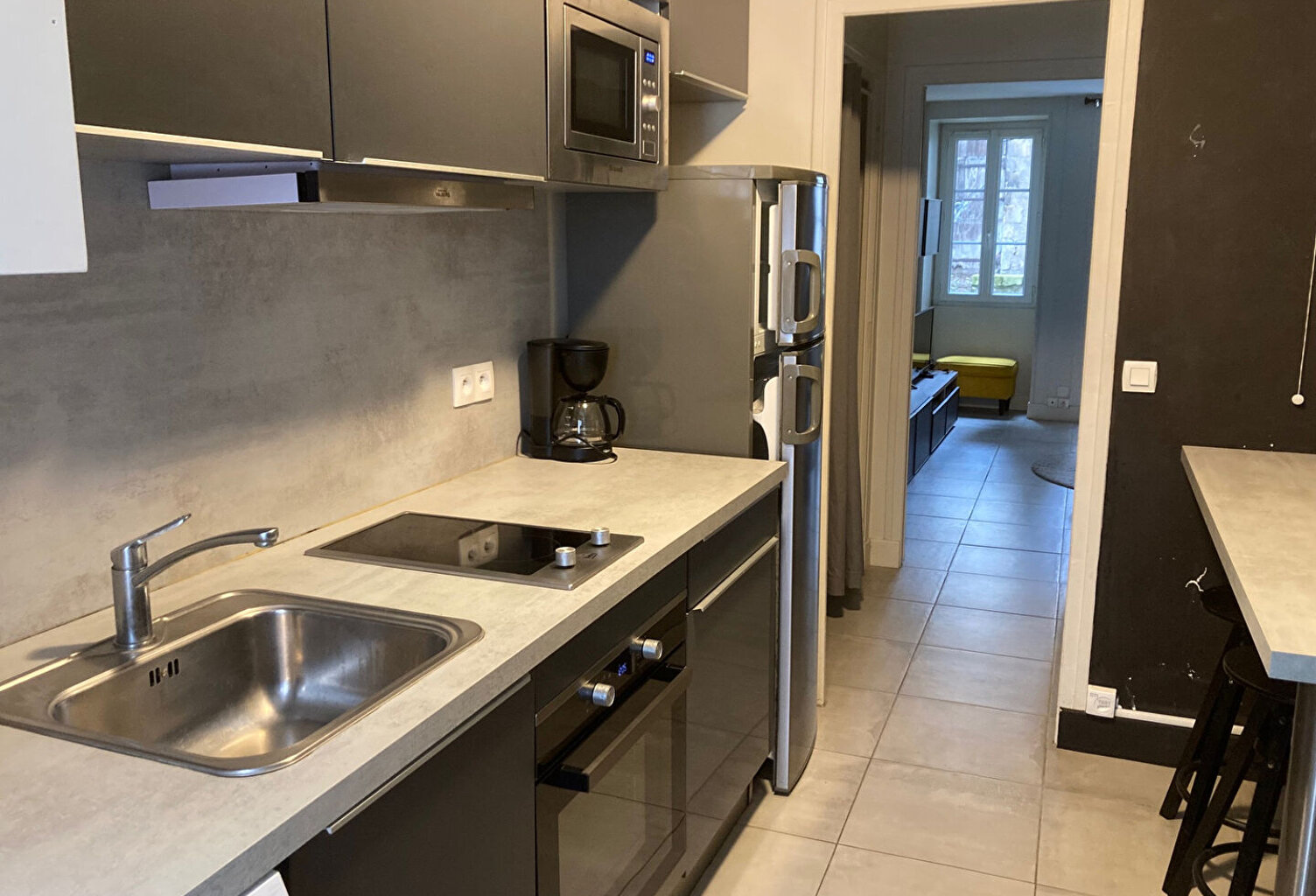 A VENDRE LA ROCHELLE CENTRE VILLE APPARTEMENT 27M2 MEUBLE — photo 1