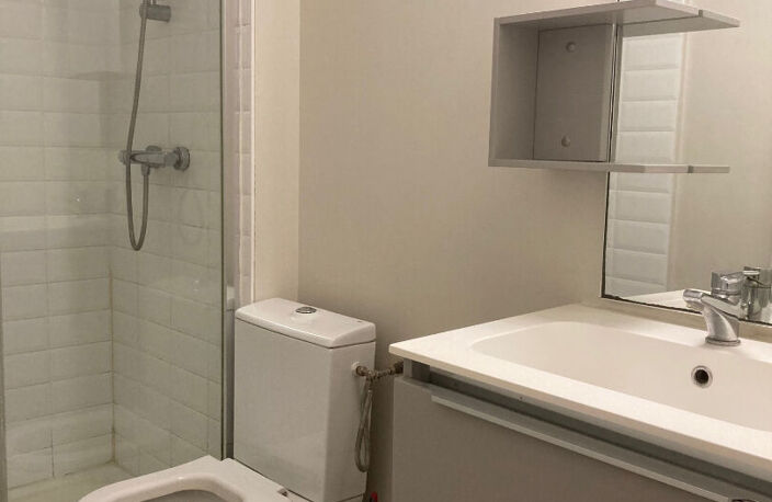 A VENDRE LA ROCHELLE CENTRE VILLE APPARTEMENT 27M2 MEUBLE — photo 4