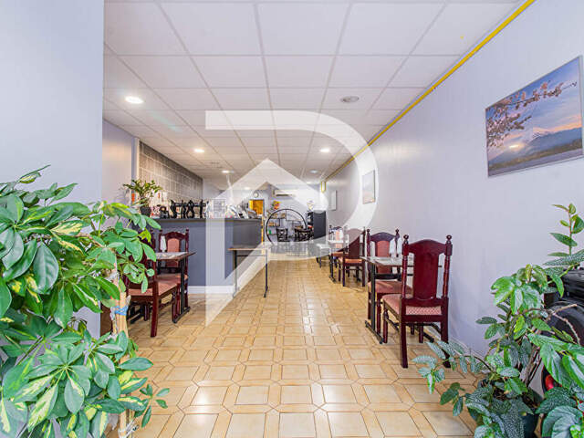 IMMEUBLE R+1 COMMERCE ET APPARTEMENT T3 À VENDRE - MARTIGUES — photo du bien