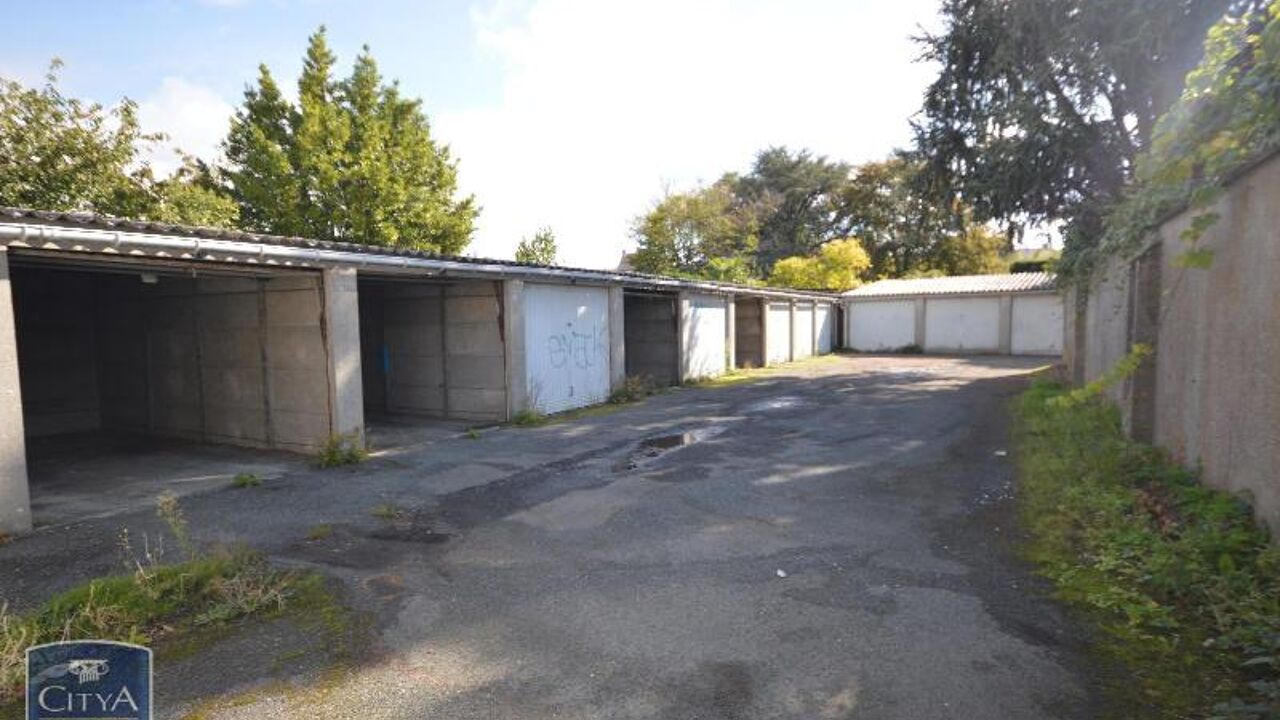 garage  pièces  m2 à louer à Cholet (49300)